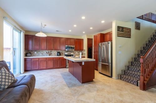 42008 Calabria Dr, Temecula CA  92591-5721 exterior