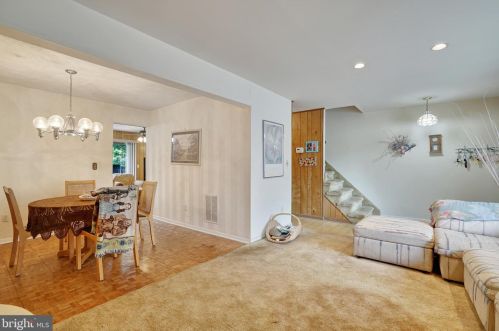 645 Ithaca Pl, East Windsor NJ 08520-5614 exterior