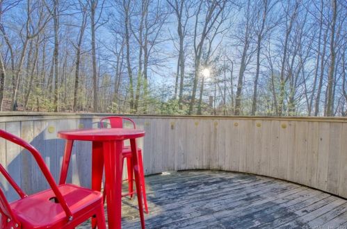 139 Wyneding Hill Rd, Manchester CT  06040-6608 exterior