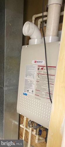 32 Pin Oak Dr, Dover DE  19904-2373 exterior