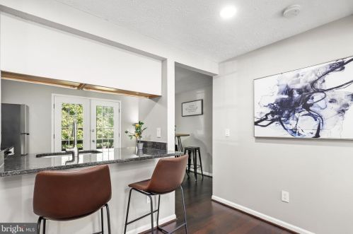 1937 Belmont Ridge Ct, Herndon VA  20191-5446 exterior