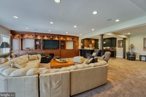 43527 Butler Pl, Leesburg VA 20176-7428 exterior