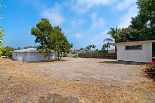 716 Grapevine Rd, Vista CA  92083-5527 exterior