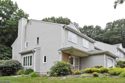78 Stockton Ct, Greystone Park, NJ 07950-1296