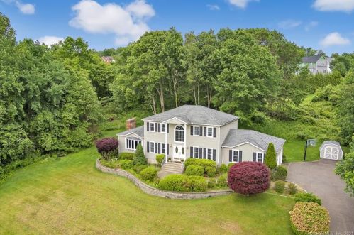 159 Village Dr, Huntington, CT 06484-1721