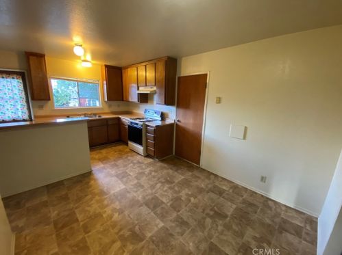 33195 Schaper St, Lake Elsinore CA  92530-6173 exterior