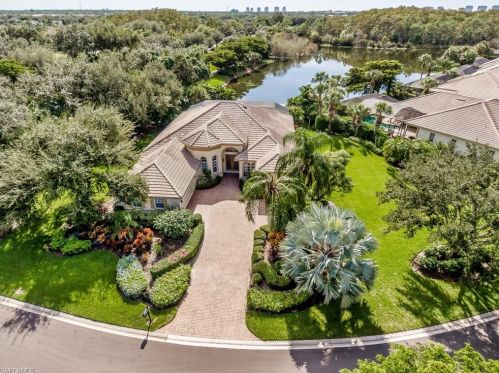 9305 Hollow Pine Dr, Bonita Springs, FL 34135-2021