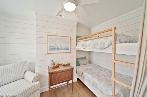 220 Palm Lk Dr, Sanibel FL 33957-5601 exterior