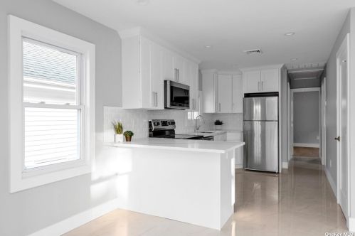 118 Lawson Ave, East Rockaway NY  11518-2327 exterior