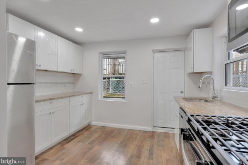 8 5th Ave, Wilmington, DE 19805-4702