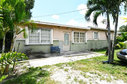 1913 Tucker Ct, Fort Pierce, FL 34950-3987