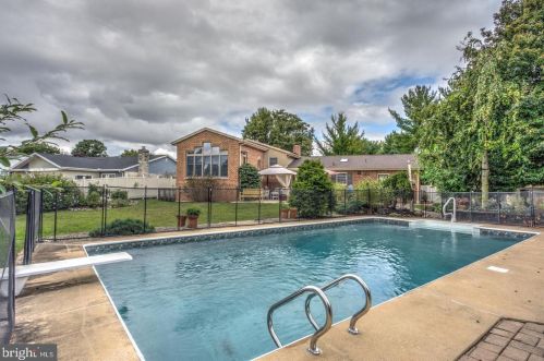 1188 Marie Ave, Ephrata PA  17522-1524 exterior