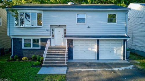 215 10th Ave, Roselle, NJ 07203-2011