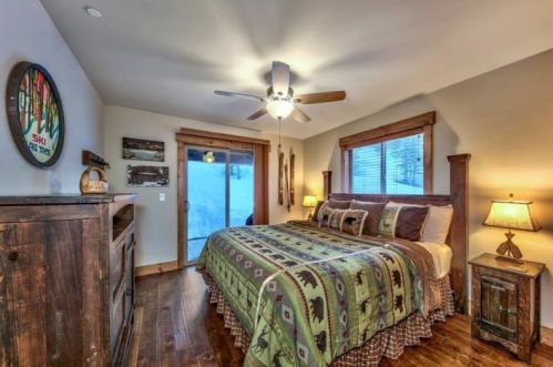 15092 Ski Slope Way, Truckee CA  96161-7013 exterior