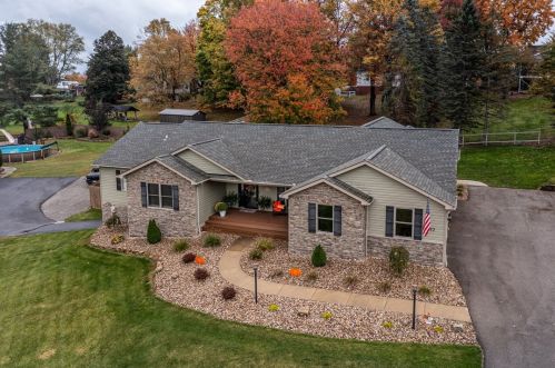 323 Blackhawk Rd, Beaver Falls PA  15010-1405 exterior