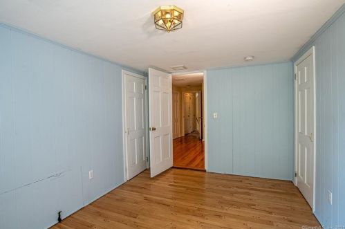 379 Glenwood Avenue Ext, Waterford CT  06385-3808 exterior