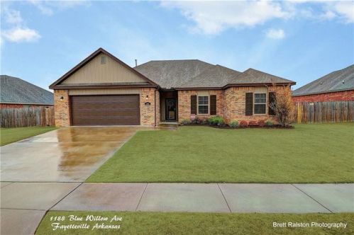 1188 Blue Willow Ave, Fayetteville, AR 72701-7977