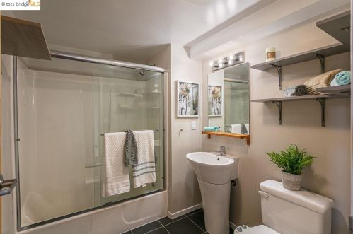 3110 Adeline St, Oakland CA  94608-4412 exterior