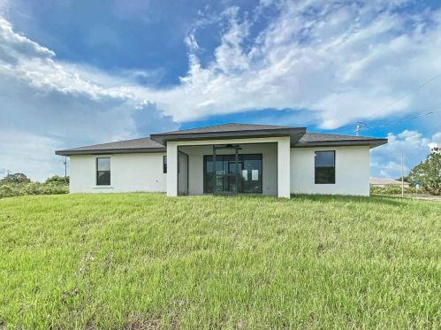 1502 9th St, Lehigh Acres, FL 33972-3372