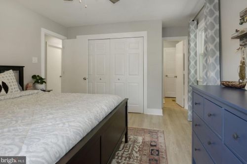 1268 Redwood Ct, Herndon VA  20170-3634 exterior