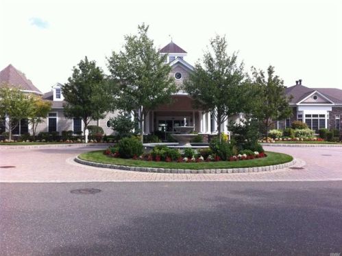 215 Sonata Ct, Eastport, NY 11941-1617