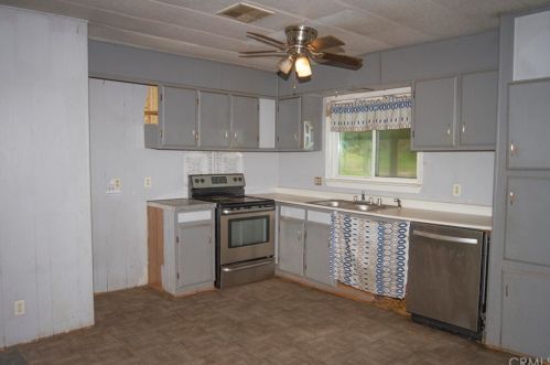 46468 Chuckwagon Rd, Orange Cove, CA 93675-9612