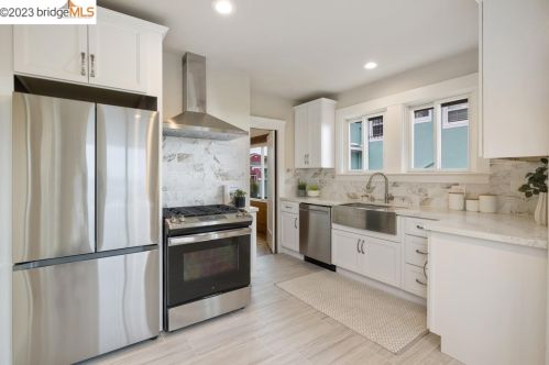 5117 Fairfax Ave, Oakland CA  94601-5410 exterior