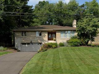 1042 Lakemont Dr, Pittsburgh, PA 15243-1818