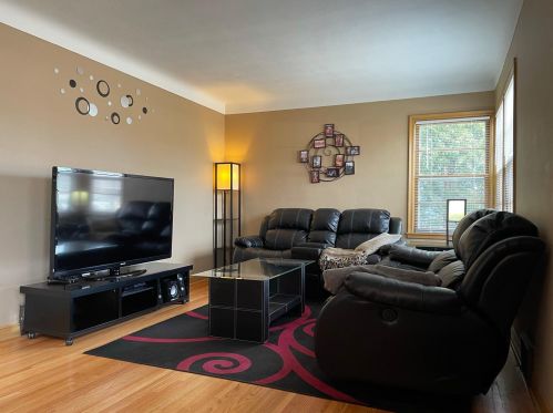 2148 4th St, Saint Paul, MN 55119-4010