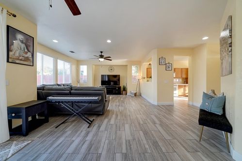 530 Vina Ct, Livingston CA  95334-9111 exterior