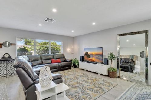 624 104th Ave, Naples FL  34108-3227 exterior