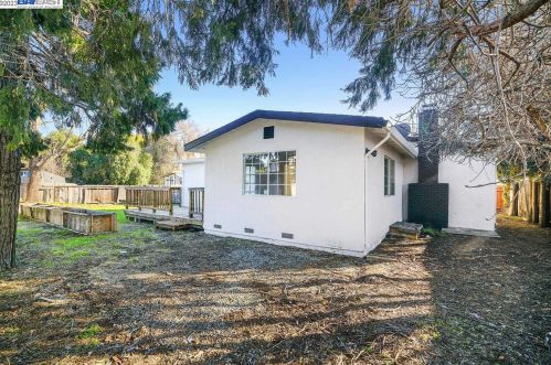 2954 Clearland Cir, West Pittsburg CA  94565-3243 exterior