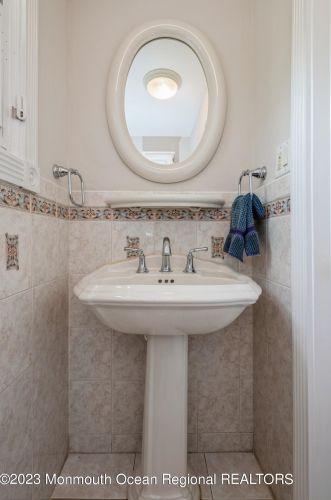 328 Main St, Middletown NJ  07748-5938 exterior