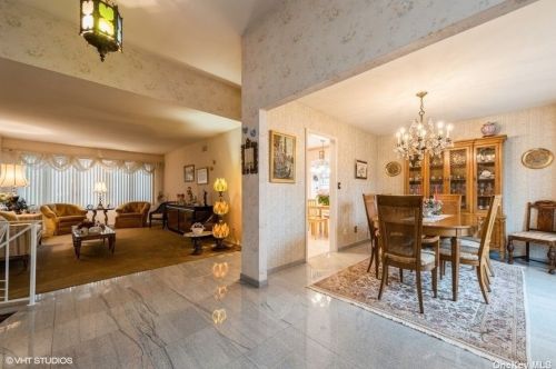 76 Shelbourne Ln, New Hyde Park NY  11040-1044 exterior