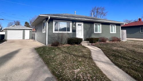 8616 17th Ave, Kenosha, WI 53143-6489