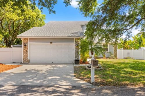 428 Klosterman Rd, Palm Harbor, FL 34683-1112
