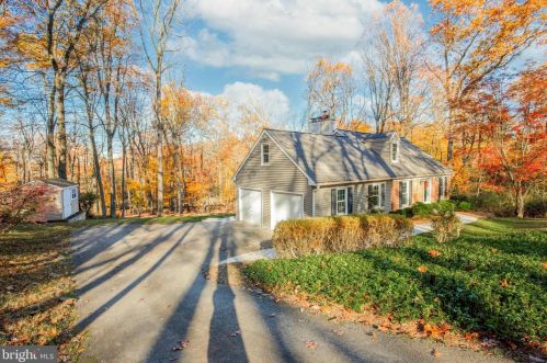 145 Ivywood Ln, Wayne, PA 19087-2827