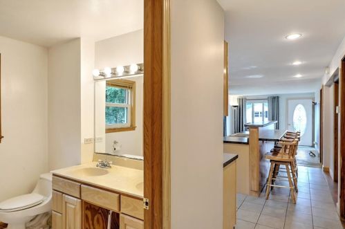 44 Rosemont Ave, Cumberland RI  02864-7519 exterior