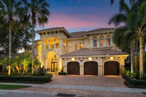 686 Hermitage Cir, West Palm Beach, FL 33410-1611
