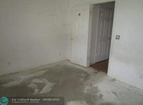 1576 151st Ave, Hollywood FL  33027-2371 exterior