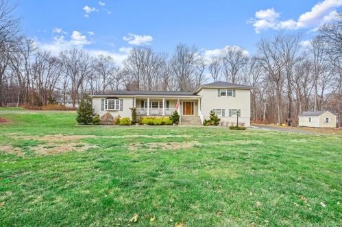 65 Blanchard Rd, Bridgeport, CT 06612-1933