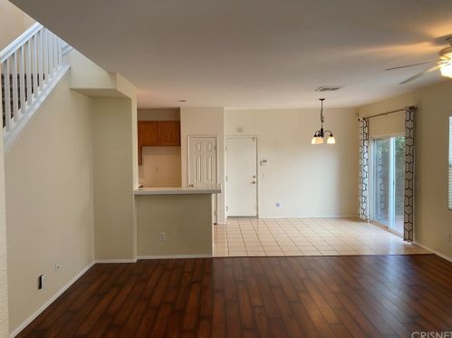 24054 Dearborn Dr, Santa Clarita, CA 91354-1869