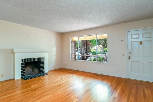 218 Park St, Redwood City, CA 94061-3844