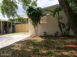 1530 68th Ave, Hollywood FL  33024-5722 exterior