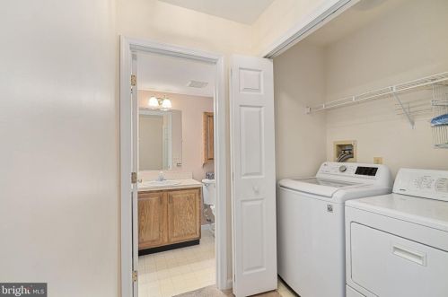 7772 Cross Creek Cir, Breinigsville PA  18031-1317 exterior