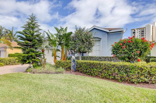 3258 Lakeshore Dr, Fort Pierce, FL 34949-8711