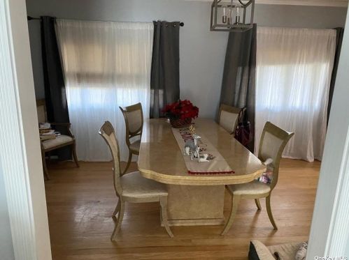 132 18th St, Wheatley Heights, NY 11798-1820