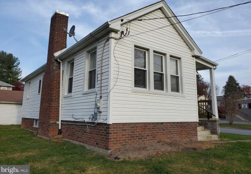 29 Bishop Hollow Rd, Newtown Square, PA 19073-3211
