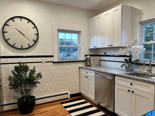 176 Roosevelt Ave, Norwich CT  06360-3346 exterior