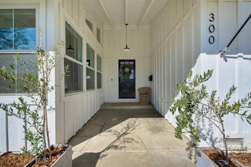 300 Peach Tree Ave, Vacaville, CA 95688-4331